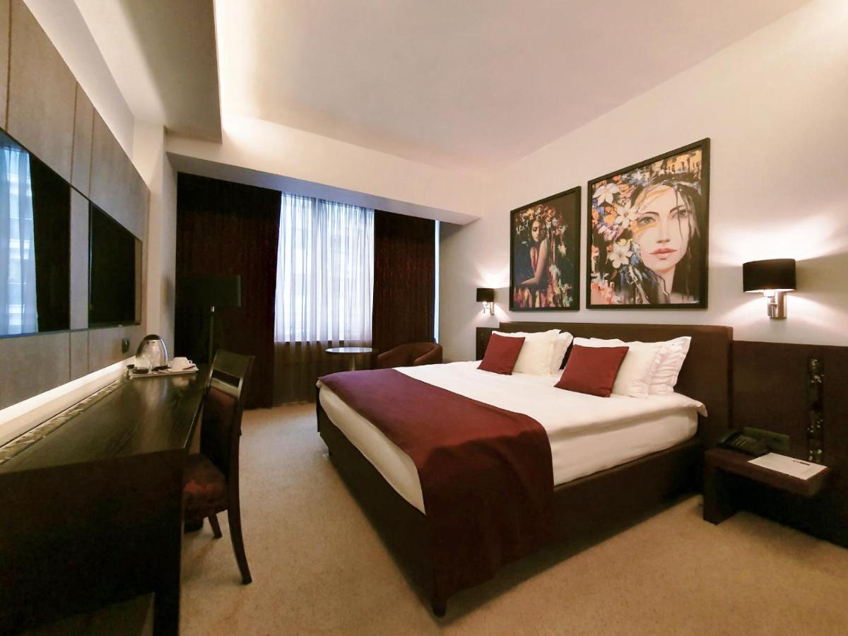 Queen'S Hotel - Zebra Centre スコピエ エクステリア 写真