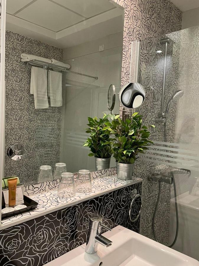 Queen'S Hotel - Zebra Centre スコピエ エクステリア 写真