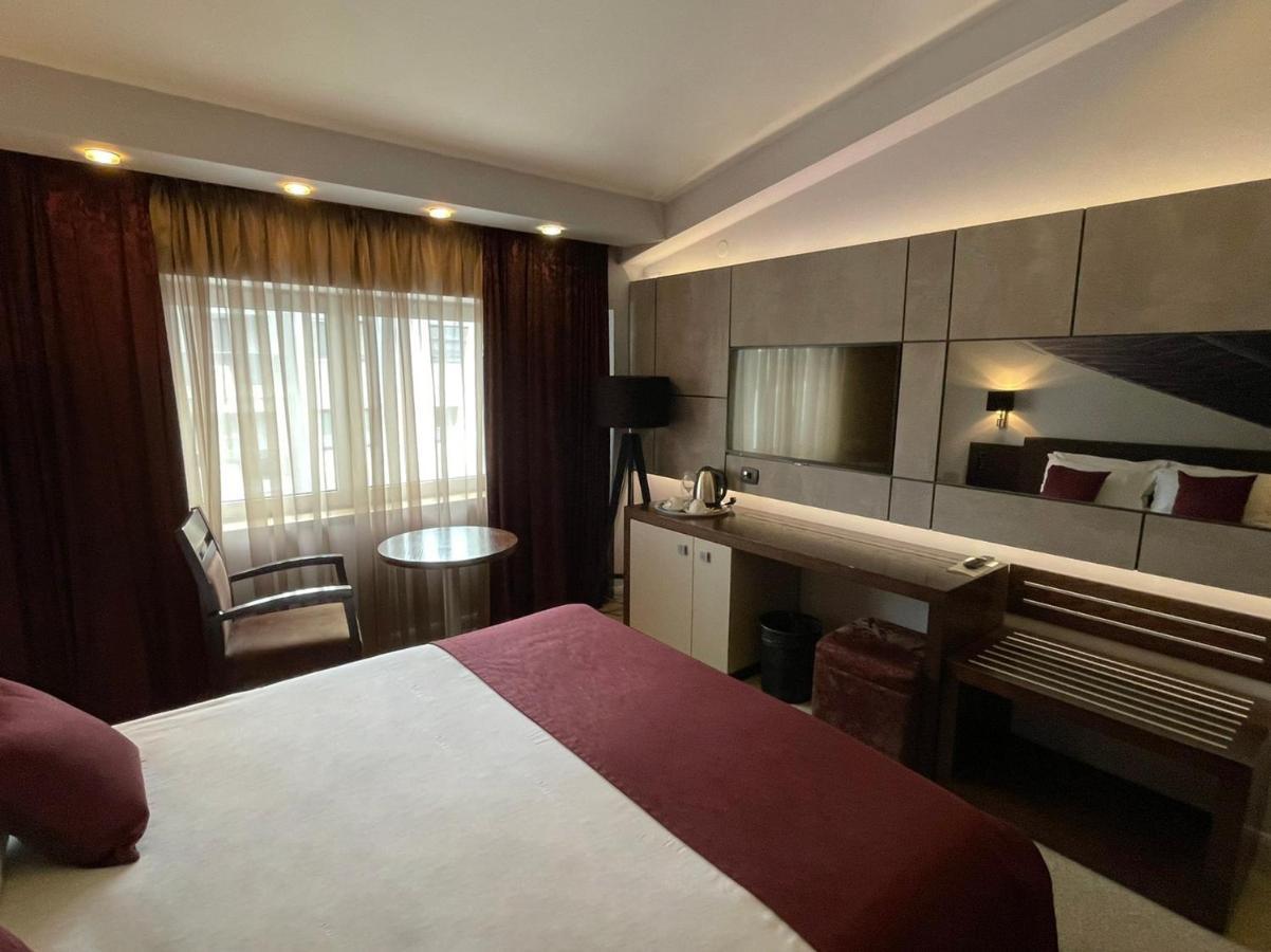 Queen'S Hotel - Zebra Centre スコピエ エクステリア 写真