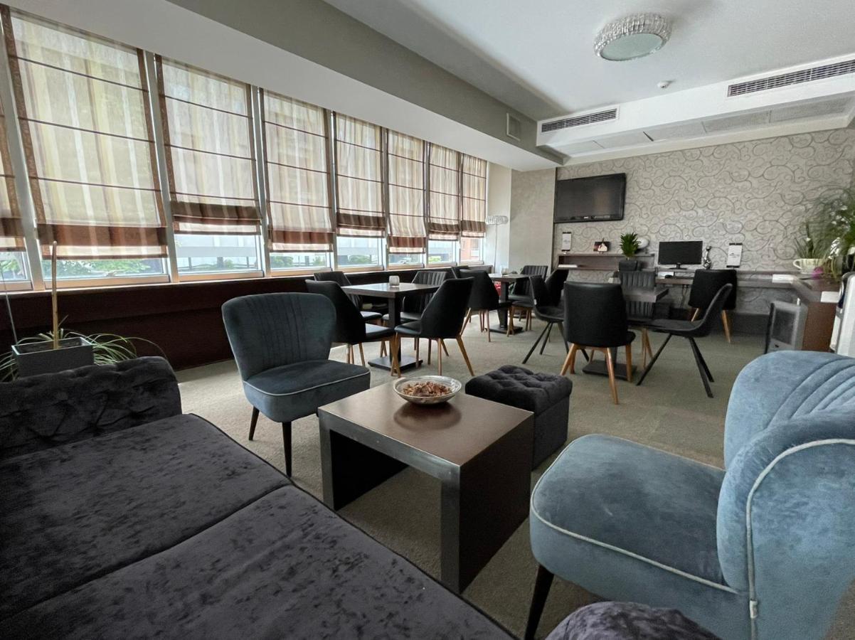 Queen'S Hotel - Zebra Centre スコピエ エクステリア 写真