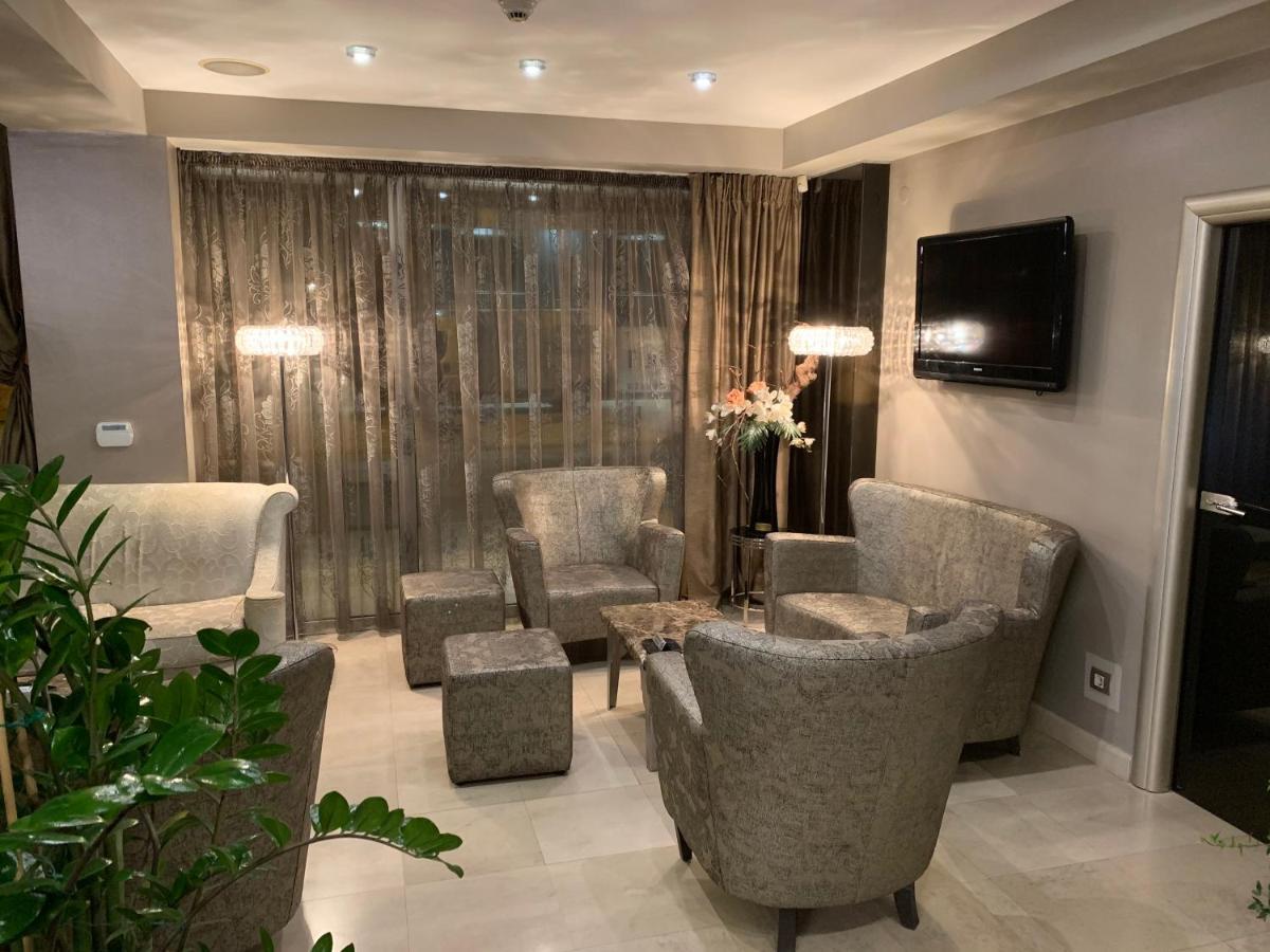 Queen'S Hotel - Zebra Centre スコピエ エクステリア 写真